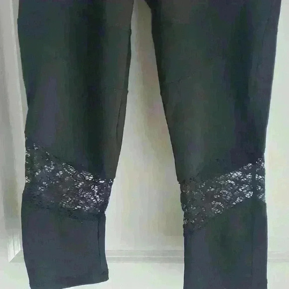Black Capri yoga pants with lace. Sz med. - Picture 2 of 4